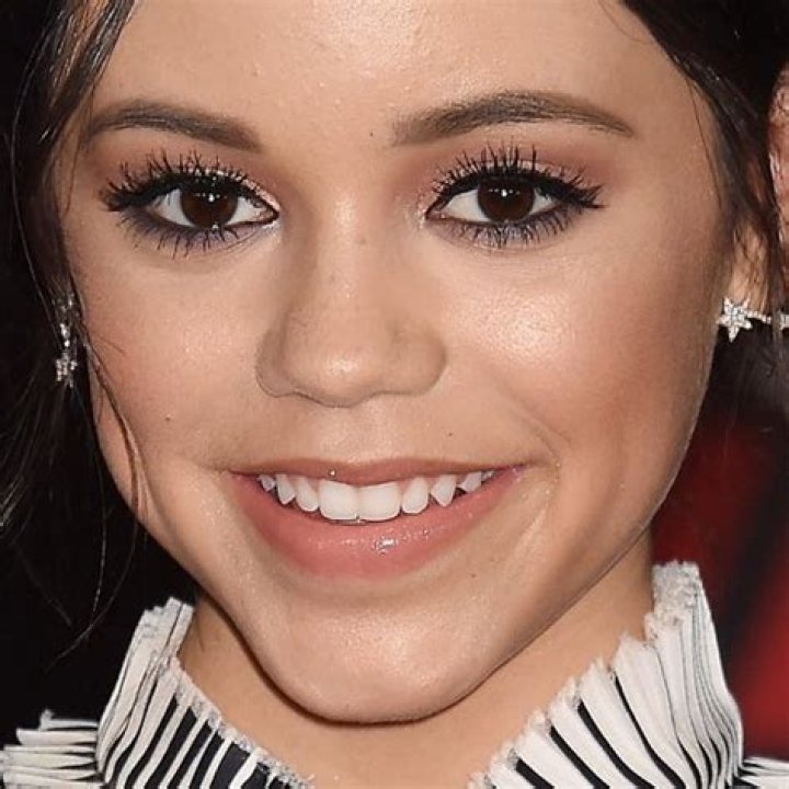 Jenna Ortega Makeup Black Eyeshadow, Bronze Eyeshadow, Gold Eyeshadow
