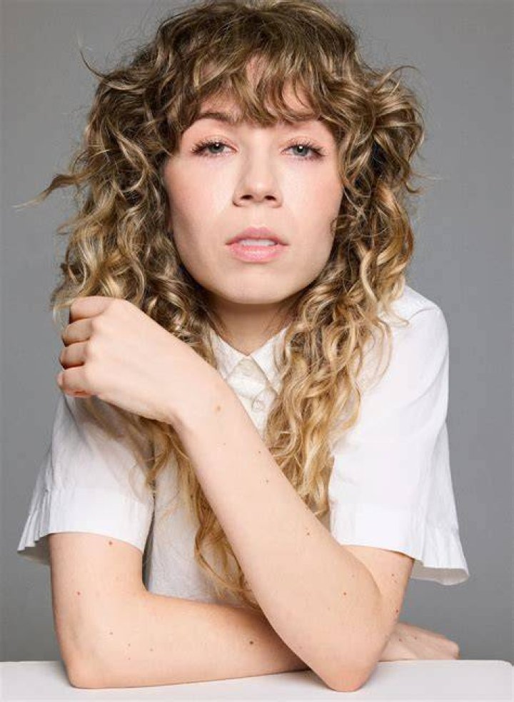 Jennette McCurdy's Dating History: A Peek Into Her Past Relationships