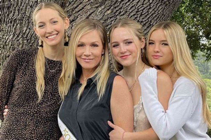 Jennie Garth Siblings: Meet Lynn Garth, Wendy Garth, Cammie Garth, Chuck Garth, Lisa Garth, Johnny Garth