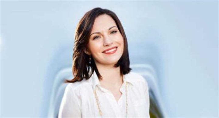 Jill Flint Bio, Married, Husband, Net Worth, Ethnicity, Salary, Kids