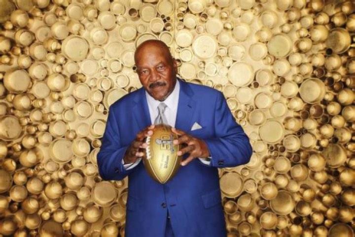 Jim Brown's son Aris followed in his father's footsteps to a lacrosse player