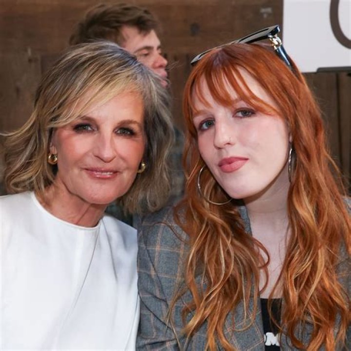 Jodie Foster&rsquo;s Appearance With Her Wife at the 2021 Golden Globes