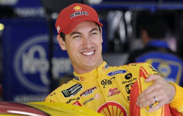 Joey Logano bio net worth, age, height, weight, wife, kids, wiki