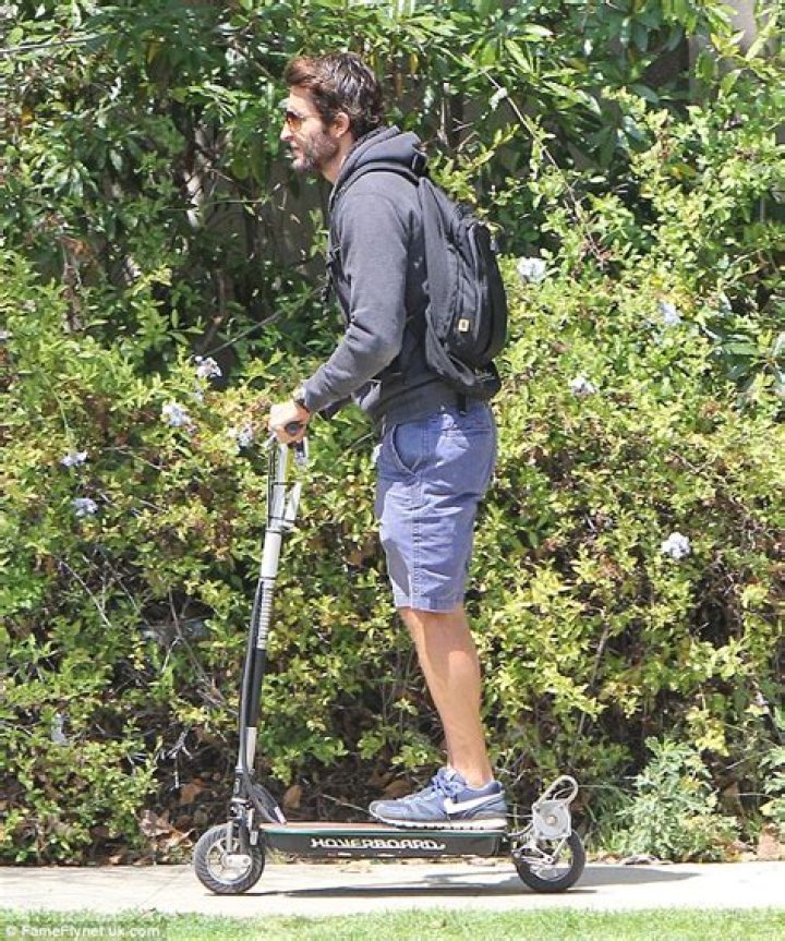 Jonathan LaPaglia enjoys scooter ride with his daughter Tilly in
