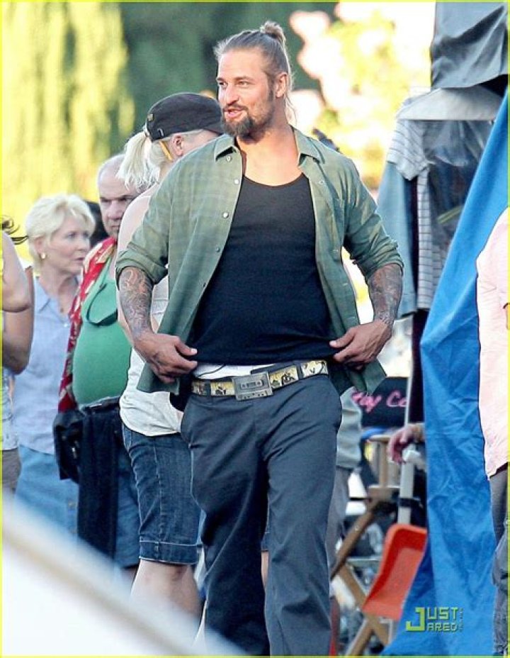 Josh Holloway Has A Cool Ponytail Photo 1335931 Photos Just Jared
