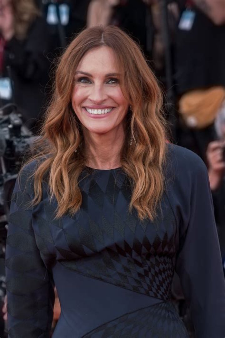 Julia Roberts flashes a big smile with her son in Malibu Daily Mail