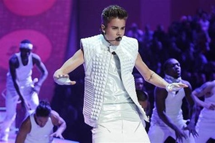 justin bieber doesn't look like ellen page anymore