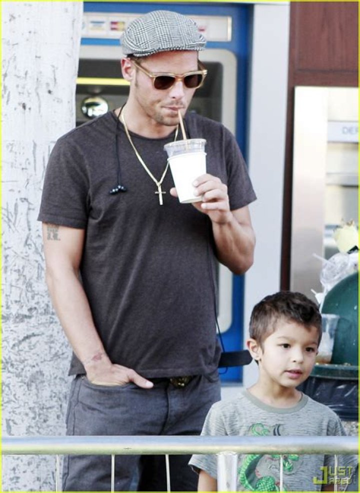 Justin Chambers Takes His Kids Out for A Spin Photo 2313671 Eva