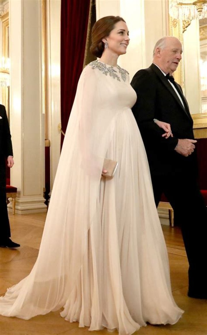 Kate Middleton Pregnant CONFIRMED By Buckingham Palace (LIVE BLOG
