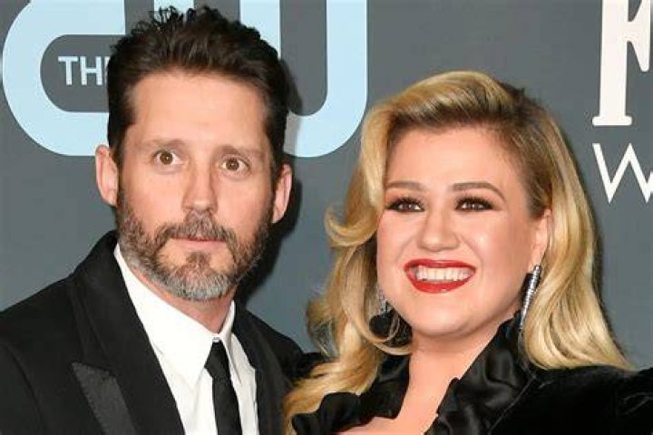 Kelly Clarkson Siblings Meet Sister Alyssa and Brother Jason