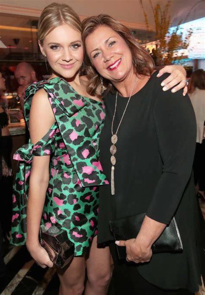 Kelsea Ballerini Tearfully Telling Her Mom About Her Grammy Nomination