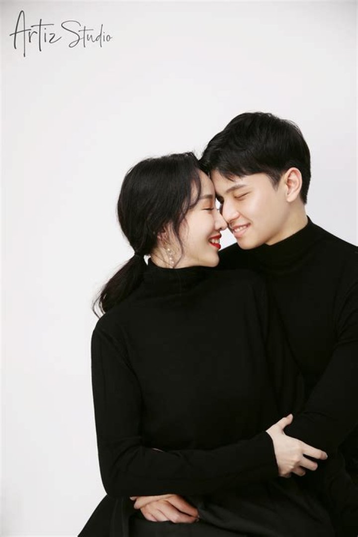 Korean Couple Photoshoot, Pre Wedding Photoshoot, Wedding Poses, Couple
