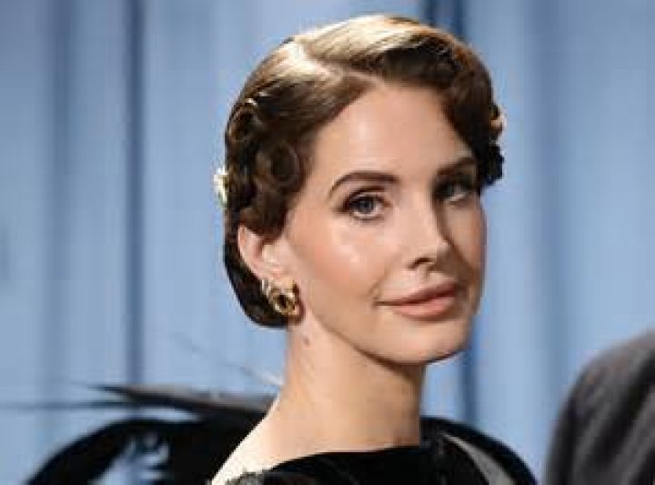 Lana Del Rey says her will prohibits the posthumous release of her