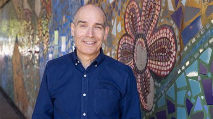Larry David's Marital Bliss: A Behind-the-Scenes Look