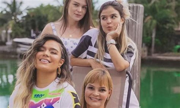 Las hermanas de Karol G c&oacute;mo se llaman y qu&eacute; hacen