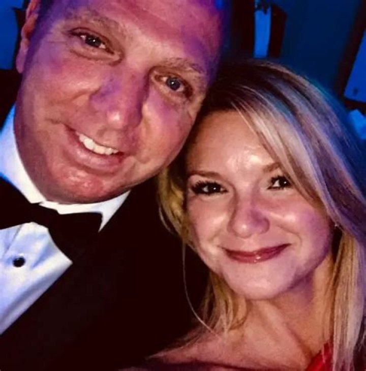Laura Moody [Fox 13] Bio, Age, Married, Husband, Family, Salary, Now