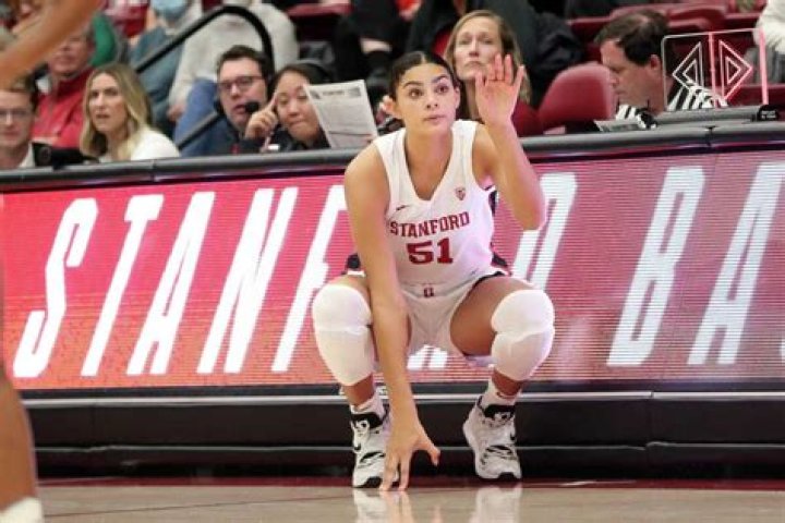Lauren Betts, Stanford's No. 1 recruit in 2022, enters transfer portal