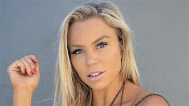 Lauren Drain in Bathing Suit Says "Build It" — Celebwell