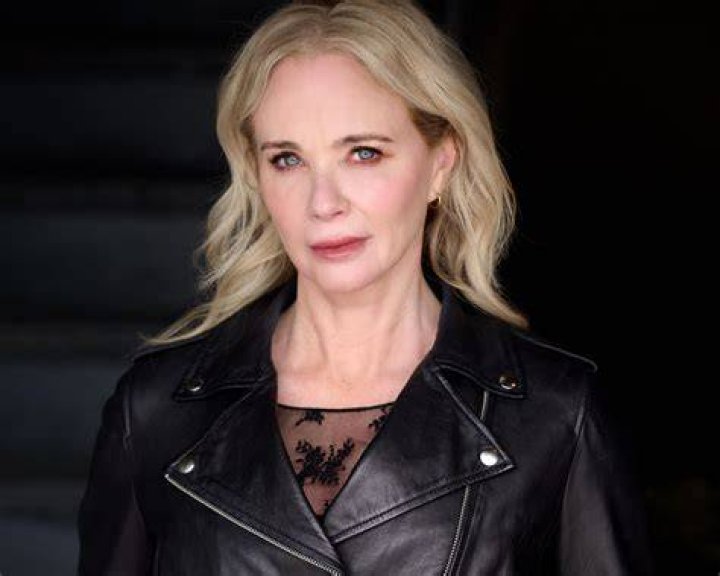 Lauren Holly bio net worth, age, height, weight, husband, kids Kemi