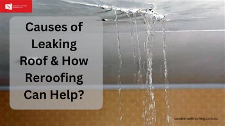 Leaking from the roof caused water damage in the south wall. Leaking from the roof caused water damage in the south wall.
