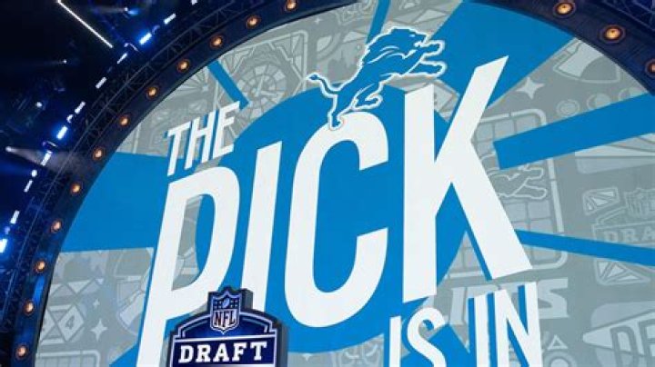 Lions Draft Pick D'Andre Swift's Dad Steals Show During NFL Draft For