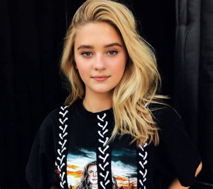 Lizzy Greene Height Age Weight Measurement Wiki Biography & Net Worth