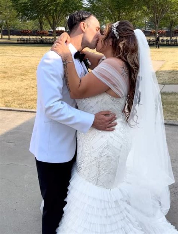 Lizzy Hoo Age Husband: Is She Married?