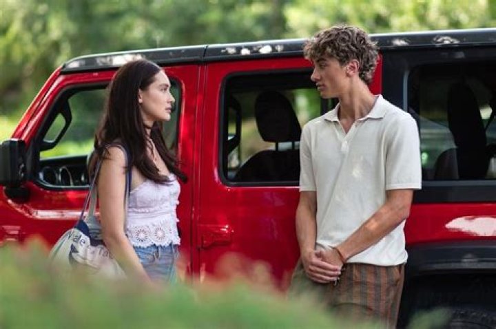 Lola Tung Boyfriend Is She Dating Co Star Gavin Casalegno?