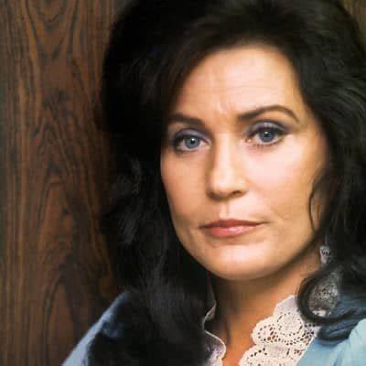 Loretta Lynn Bio, Career, Age, Net Worth, Nationality, Facts