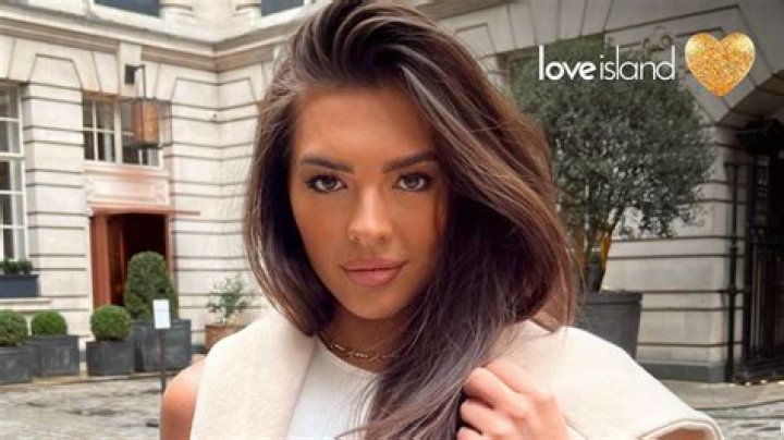 Love Island 2018 Alex leaves fans cringing after moment