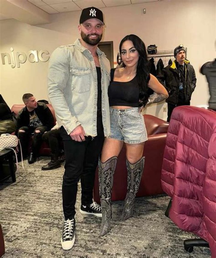&lsquo;Jersey Shore&rsquo; star Angelina Pivarnick engaged to &lsquo;Vinny 2.0&rsquo; after