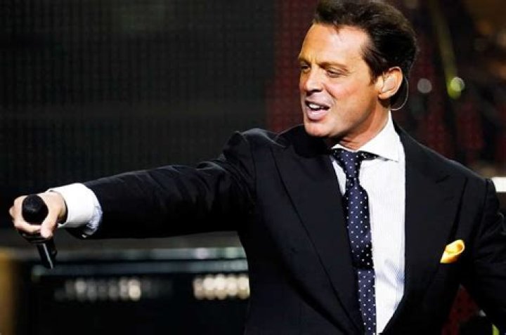 Luis Miguel Wiki 2021 Net Worth, Height, Weight, Relationship & Full Biography. Pop Slider
