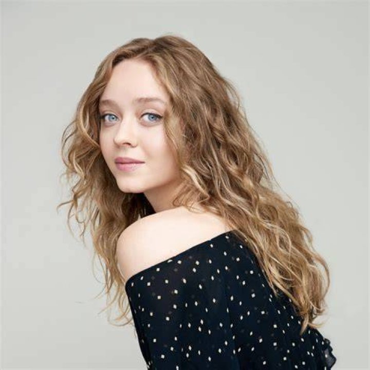Madeleine Arthur Height Age Weight Measurement Wiki Bio & Net Worth