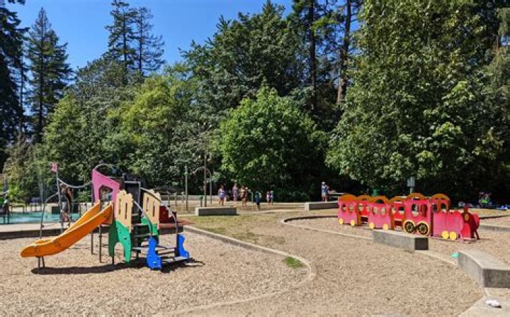 Mahon Park, North Vancouver, BC V7M 2Y4