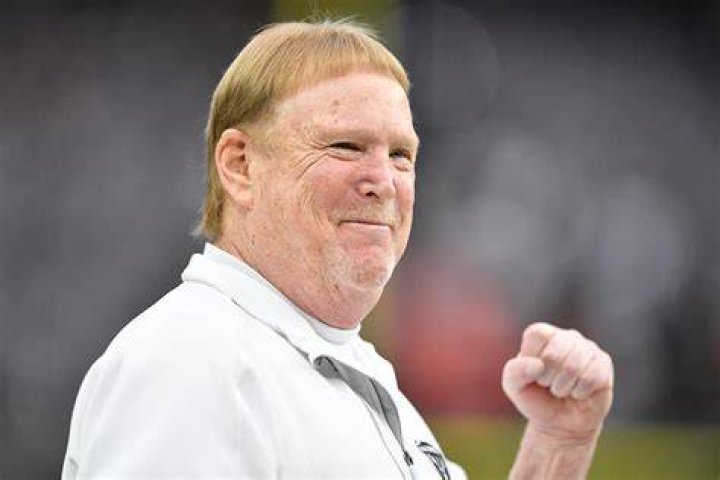 Mark Davis suggests Browns fly to Las Vegas to smooth out
