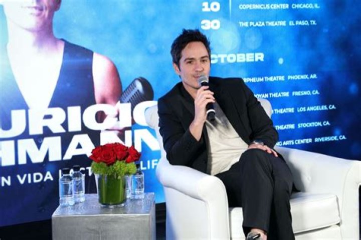 Mauricio Ochmann's Biography Ex Wife Aislinn Derbez, Parents