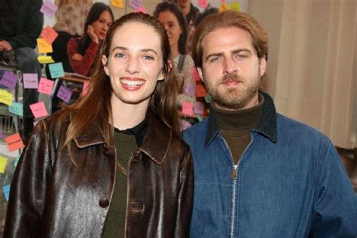 Maya Hawke Dating, Boyfriend, Net worth, Parents, Bio, Age, Height