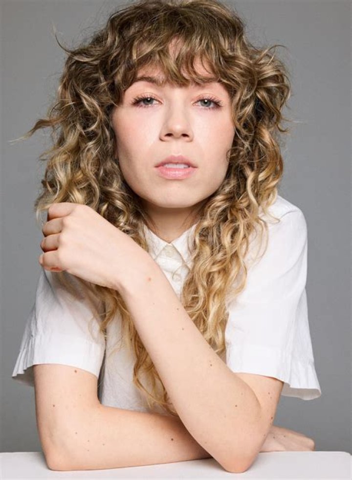 McCurdy Is 'Grateful' 1 Year After Memoir on Abusive Mom