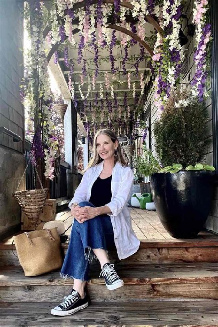 Meet Adam Thielen&rsquo;s Lifestyle Blogger Wife Caitlin Thielen