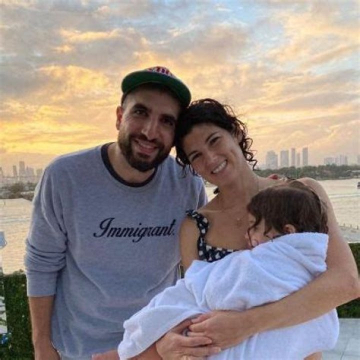 Meet Ariel Helwani Wife Jaclyn Stein. His Net Worth