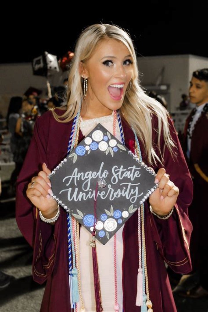 Meet Carrie Underwood Sisters: Stephanie And Shanna Underwood