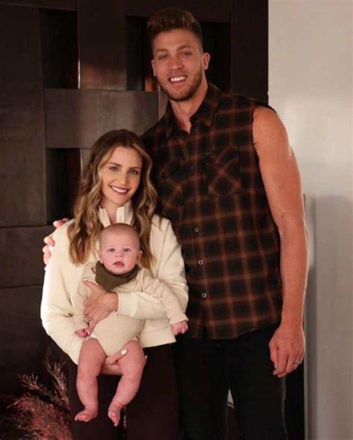 Meyers Leonard and His Wife Elle Gave Out Their Phone Numbers to Fans