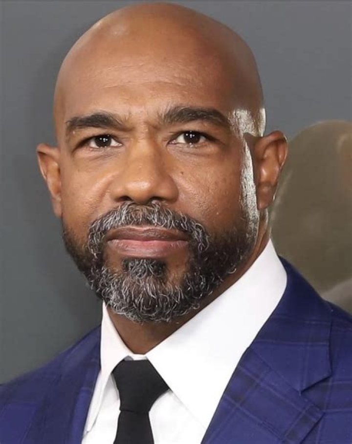 Michael Beach's wife Elisha Wilson breastfeeding on the toilet sparks