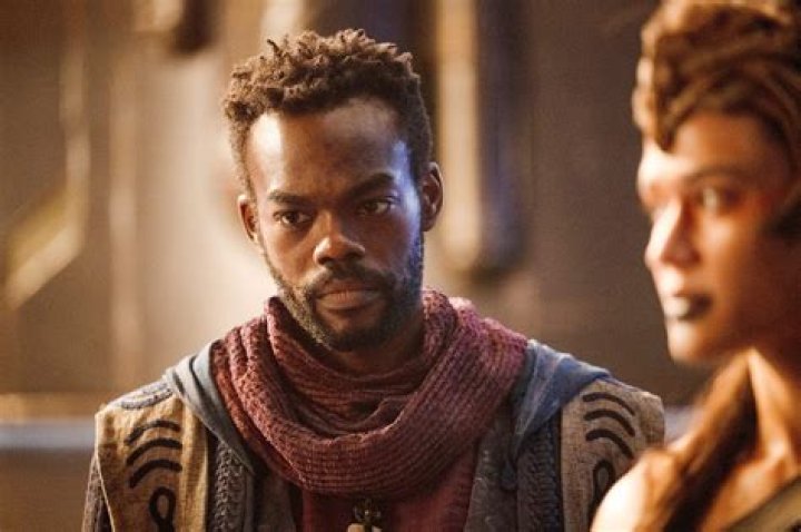 Midsommar&rsquo;s William Jackson Harper Can Handle Bears and Horror Movies