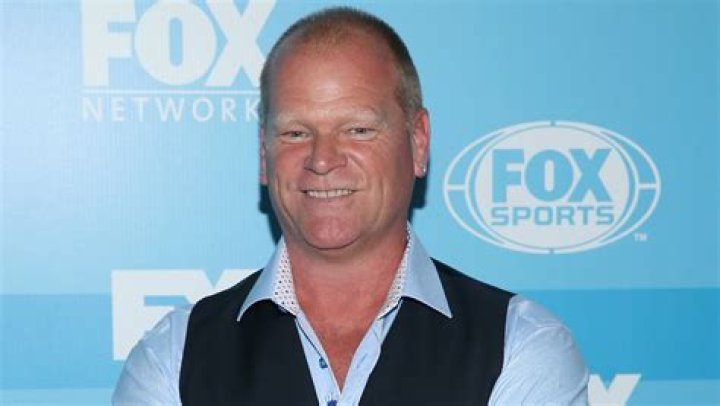 Mike Holmes' Girlfriend in 2021 "Holmes for the Holidays" Star is