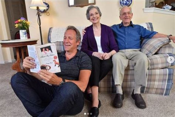 Mike Rowe Bio, Net Worth, Married, Age, Dirty Jobs