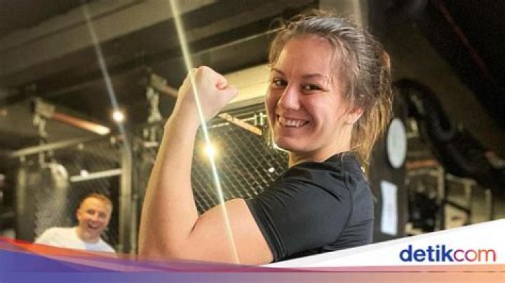 Model Dewasa Dilabrak Wanita Gegara Cemburu Suaminya Satu Tempat Gym