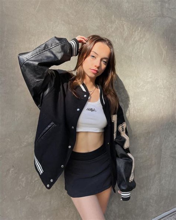 model katelyn elizabeth hot photos viral on social media