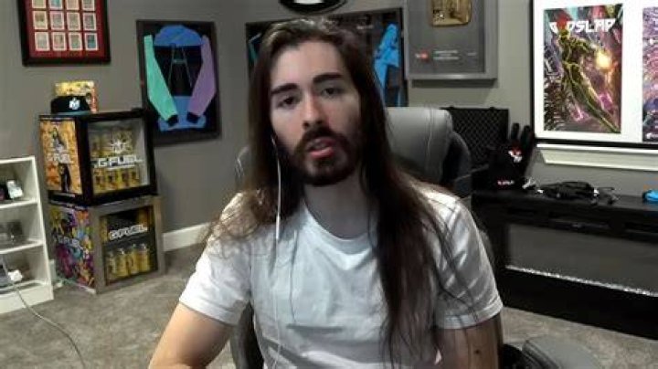 Moistcr1tikal's girlfriend What to know about Tiana Tracy