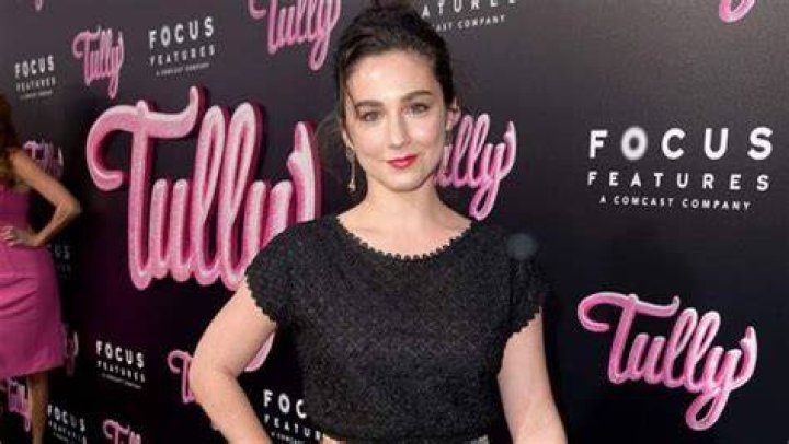 Molly Ephraim Single or Married? Check Her Net Worth, Age, IG, Bio